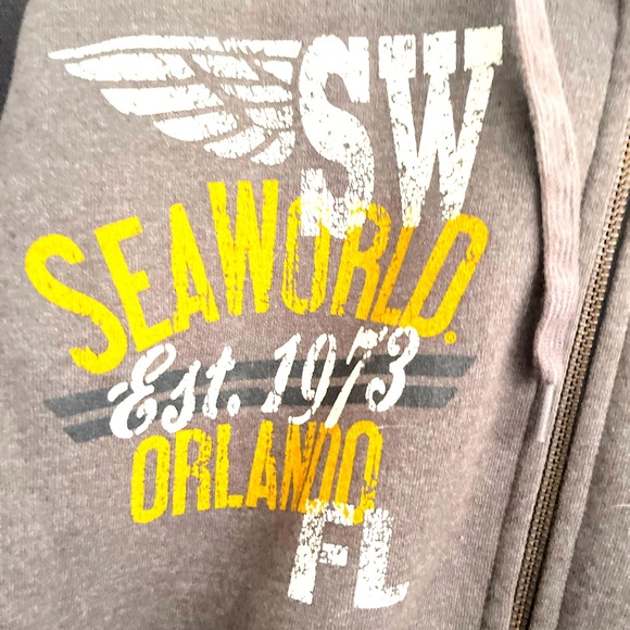 Sea world Zip Hoodie Gray Small Worn once Slight discolored on shoulder & hood - Picture 2 of 5
